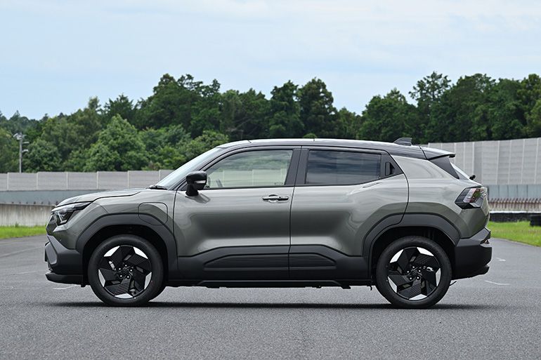 「ランドブリーズ?グリーンパールメタリック」だと車体の質感がよく分かる